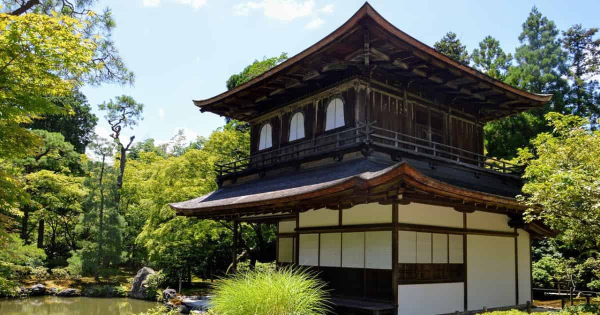 宮大工により建てられた寺